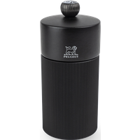 Elegance, refinement and sophistication are the keywords of this manual salt mill. The matte black Line mill is a guaranteed winner with its presence and sober design. This French-made mill delivers beauty and performance in equal measure. Line