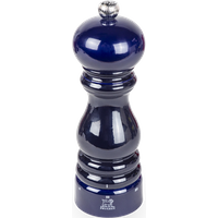 Peugeot know-how icon, the Paris pepper mill appeals through its emblematic design and its elegant blue colour. Made in France, it is fitted with the u'Select grind adjustment system for bespoke pepper grinding adjustment. Paris u'Select