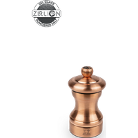 A historic Peugeot icon, the copper-finish Bistro mill is perfect for refined tables. Its zirconia mechanism reveals the diversity of salt textures, with precise adjustment of the grind to suit your preferences. In the ice salt version, the extreme fineness allows you to control the exact amount of salt consumed. Bistro Chef
