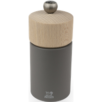The minimalist design of the Boreal Collection, combined with this rock-grey tone, makes this pepper mill a timeless model. It is equipped with the famous Peugeot pepper mechanism and is topped with a button that allows adjustment of the pepper grind size. Boreal