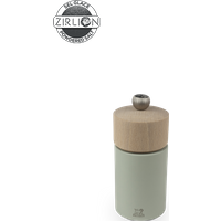 This salt mill stands out for its sleek design and its very on-trend sage green colour. It is equipped with the Zirlion salt mechanism, a Peugeot innovation, which enables a salt ice grind. Boreal