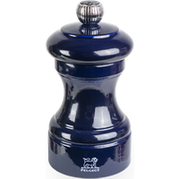 Symbol of Peugeot expertise since 1874, the Bistro Salt Mill is available in an elegant blue version. Made in France from PEFC beech wood, it is equipped with the innovative Zirlion mechanism in zirconia, capable of producing a grind with extreme fineness. Bistro