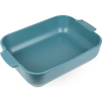 Prepare generous recipes for 4 to 5 guests with the 32 cm rectangular Peugeot Dish, carefully made in France, in the heart of Brittany. Its new chic and timeless sky blue shade instantly enhances all your culinary creations and brings a touch of natural elegance to your table. Appolia