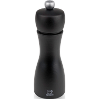 The Peugeot Tahiti pepper mill model was created in 1968 and more than 50 years later is still as relevant to our culinary culture. In addition to its efficient ergonomics, the contemporary matt black finish gives it a timeless elegance. Tahiti