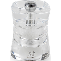 The Peugeot Baltic salt mill in acrylic, completely transparent, enhances the salt crystals that it contains. Baltic