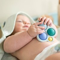 Nattou Motorikspielzeug Silicon Pop-it