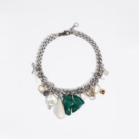 Colar de charms com argolas, pérolas e cavalo