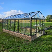 Wall Greenhouse | Aluminum - Greenhouse on Wall