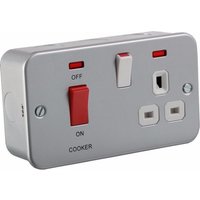 KnightsBridge 45A 2G DP 230V Metal Clad Electric Switch With Neon and Socket