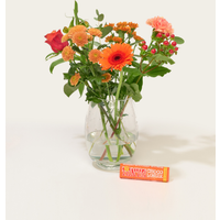 Brievenbusbloemen met Tony Chocolonely Karamel Zeezout Chocoladereep | Tony's Chocolonely Cadeau Bloemen en planten |