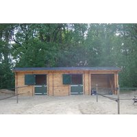 Pferdebox 10,3×3,8m hochwürdig Fichten – 30 qm Wandstärke: 40 mm Pferdebox 10,3×3,8m hochwürdig Fichten – 30 qm Wandstärke: 40 mm