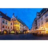 Candle Light Dinner & Fackel-Stadtführung München für 2 Candle Light Dinner & Fackel-Stadtführung München für 2