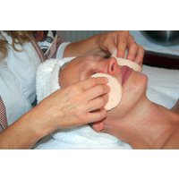 Kosmetikbehandlung Rosenheim (1,5 Std.) Kosmetikbehandlung Rosenheim (1,5 Std.)