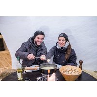 Fondue essen im Iglu Kühtai Fondue essen im Iglu Kühtai