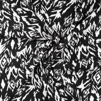Tissu viscose chally imprimé paisley ethnique noir et blanc - Mondial Tissus