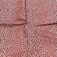 Tissu voile de coton doux rose pâle petit léopard rouge - Mondial Tissus