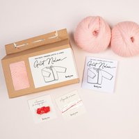 Kit DIY tricot - Boxe layette gilet Nolan rose sans aiguilles - Tricotez-moi - Mondial Tissus
