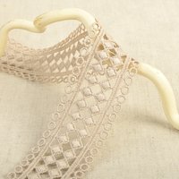 Ruban guipure géométrique beige 42mm - Mondial Tissus
