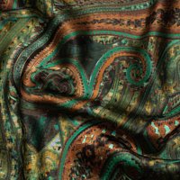 Tissu satin de soie vert imprimé cachemire large fait en Italie - Mondial Tissus