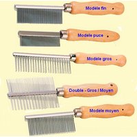 Peigne pour chiens et chats avec manche en bois