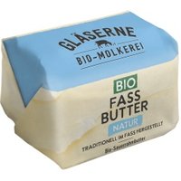 Fassbutter im Pergamentpapier Kühltheke Milchprodukte