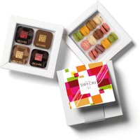 Box of gourmet treats, 16 plain chocolates and 12 mini-macarons. High-end products presented in an elegant gift box.