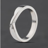 Second Hand 9ct White Gold Twist Ring 41104617