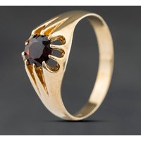 Second Hand 9ct Yellow Gold Garnet Single Stone Signet Ring 41342515