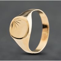 Second Hand 9ct Yellow Gold Cushion Sunray Pattern Signet Ring 41342629