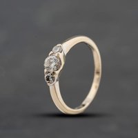 Second Hand 18ct White Gold Brilliant Cut Diamond Graduated Three Stone Ring 41482999
