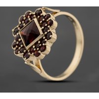 Pre-Owned 9ct Yellow Gold Garnet Cluster Ring 41103680