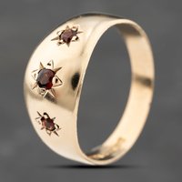 Pre-Owned 9ct Yellow Gold Garnet Three Stone Ring 41342182