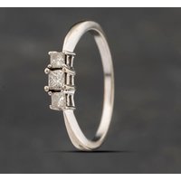 Pre-Owned 9ct White Gold 0.25ct Diamond Three Stone Ring 41383347