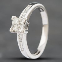Pre-Owned 18ct White Gold 0.50ct Diamond Cluster Ring 41481235