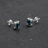 Pre-Owned White Gold 7.5mm Blue Topaz Oblong Stud Earrings 43171382