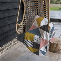 Coloured Geometric Pattern Blanket - Pink