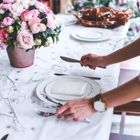 Damask Swirl Pattern Table Napkins - White