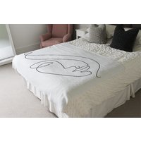 Line Face Drawing Blanket - White