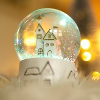 Colour Changing Musical Snowglobe 14cm - White / House