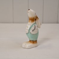 Charming Green Medium Gazing Hare - Off White