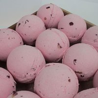 Rose Petals Bath Bombs Soothing Rose Scent Shea Butter Gift Set - Pink