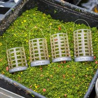 Landing Nets UK: Sizes, Mesh Types, and Correct Netting Technique 3 Guru - X-Change Bait Up Feeders-Medium 20g
