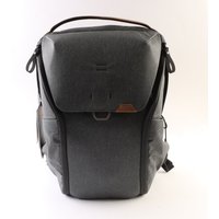 USED Peak Design Everyday Backpack 30L v2 - Charcoal USED Peak Design Everyday Backpack 30L v2 - Charcoal