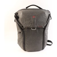 USED Peak Design Everyday Backpack 30L - Charcoal USED Peak Design Everyday Backpack 30L - Charcoal