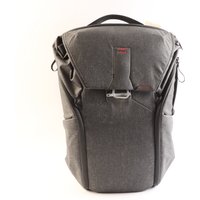 USED Peak Design Everyday Backpack 30L - Charcoal USED Peak Design Everyday Backpack 30L - Charcoal