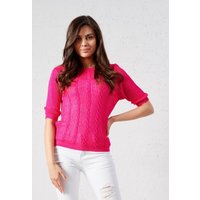 Kurzärmliger taillierter Pullover aus leichtem Strick mit Rundhals Ausschnitt, dezent transparent, markantem Zopf Muster vorne und feinen Rippstrick Bündchen an Ärmeln und Saum