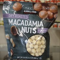 Kirkland Signature Dry Roasted Macadamia Nuts with Sea Salt, 24 oz (680 g)