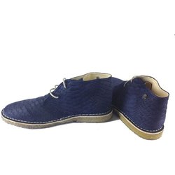 Jonnys Desert Boots mit Schlangenprägung