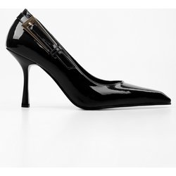 Shoeberry Myra Stiletto Mit Gürtelschnalle Aus Schwarzem Lackleder - 39