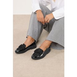 Slipper In Lackschwarz Mit Schleife Vorne Und In Extra Weiter eeepassform